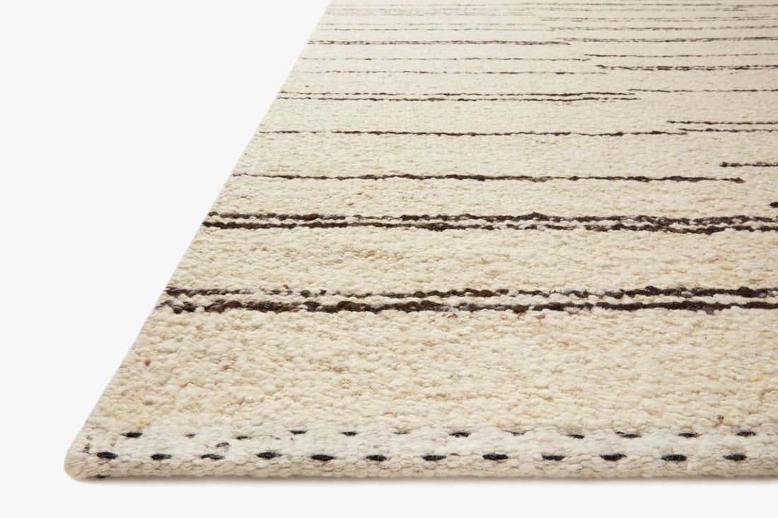 Roman Rug – Hand-Woven Sophistication with Timeless Appeal